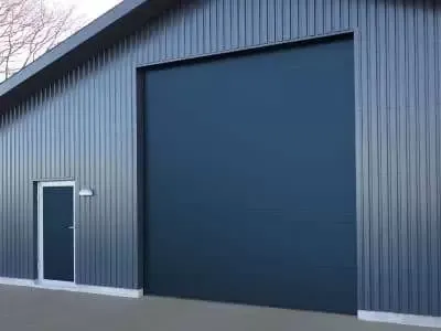 Боковая дверь